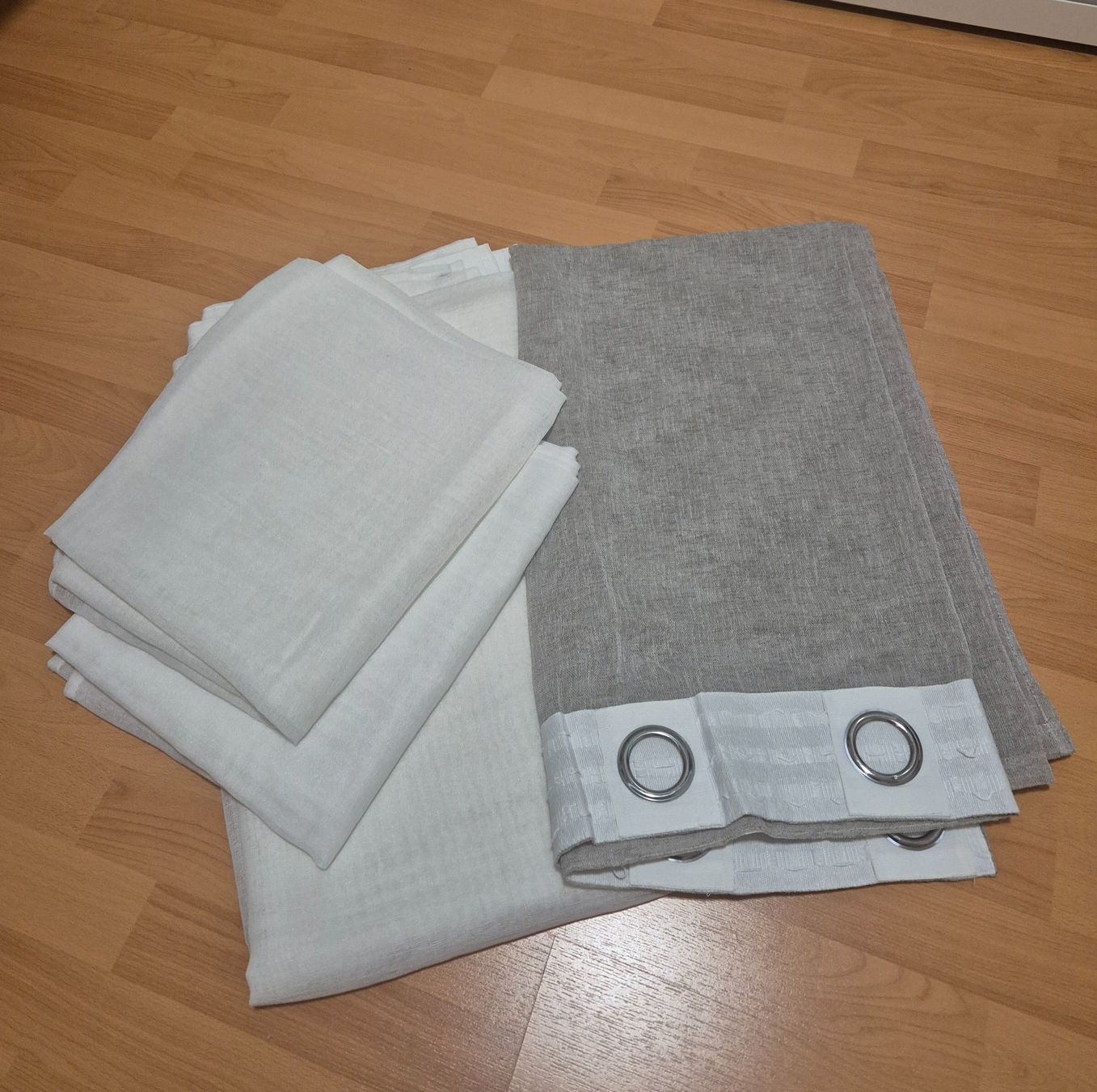 Tende: Vorhänge Set, Grau und Weiss, – Usato da Mellingen venduto da Loewe2006 2