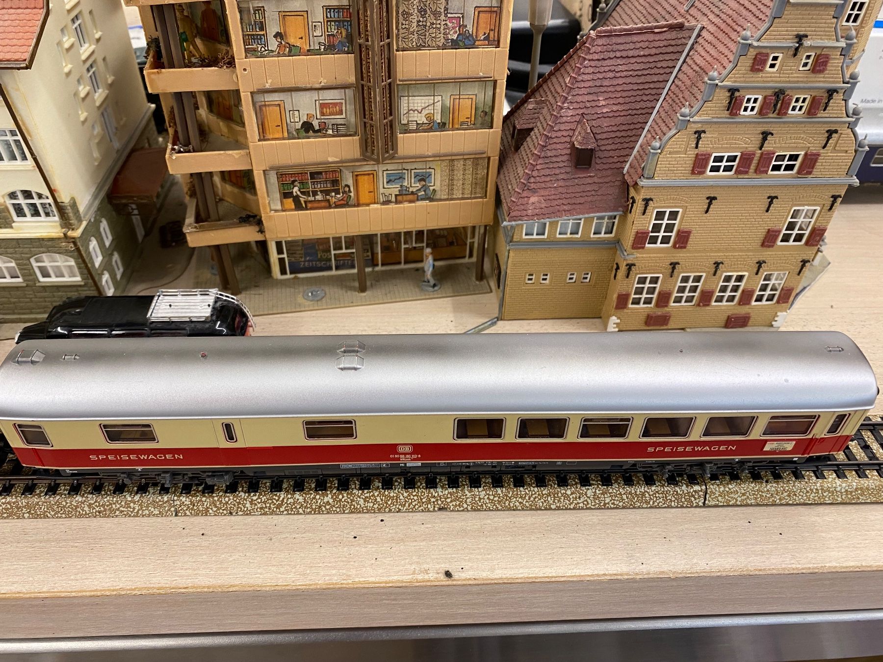 Märklin Modelleisenbahnen: Märklin 3357 DB BR 103 TEE Zug – Gebraucht aus Lupsingen von New-Haven 4