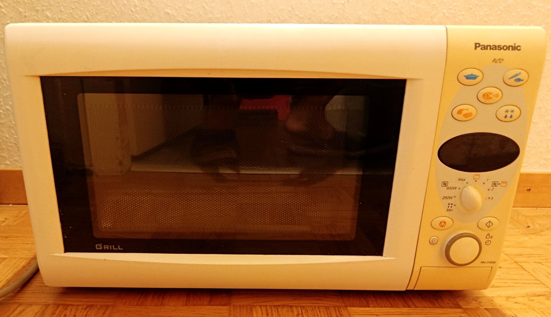 Panasonic Forni: Micro-ondes Panasonic Grill – Usato da Les Acacias venduto da Dame_Shakti