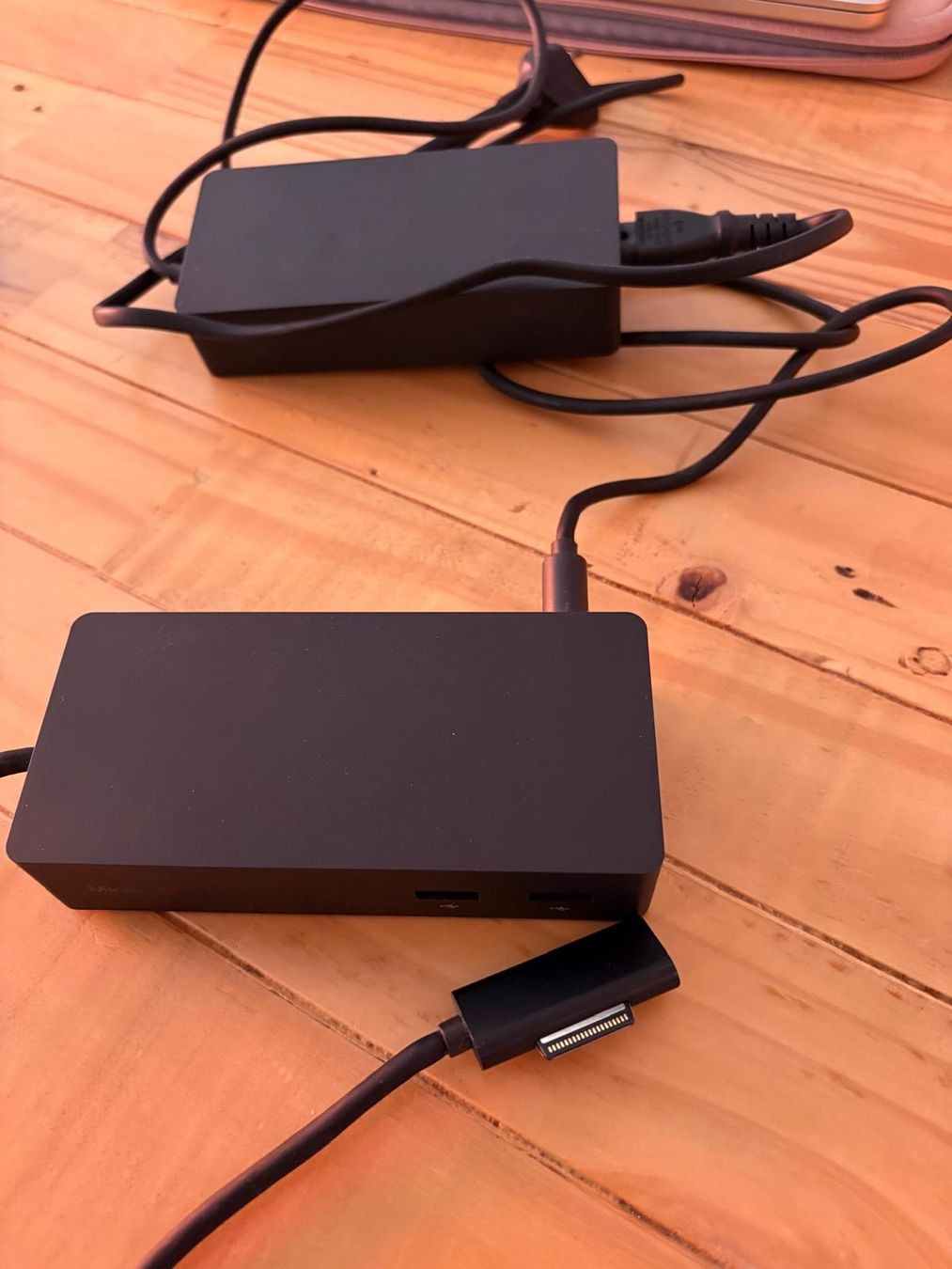 Microsoft Docking station: Microsoft Surface Dock Netzteil mit Kabel guter Zustand – Usato da Bern venduto da sar_2q9n