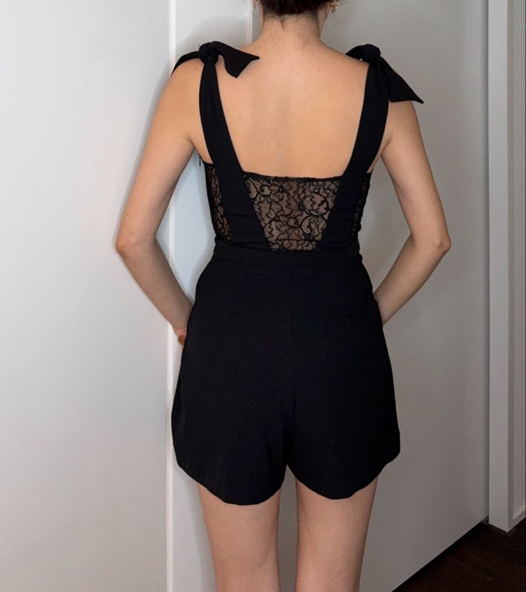 Tute: Chic Black Romper with Lace Detail - XS – Nuovo (secondo la descrizione) da Meggen venduto da nik_5g2v 1