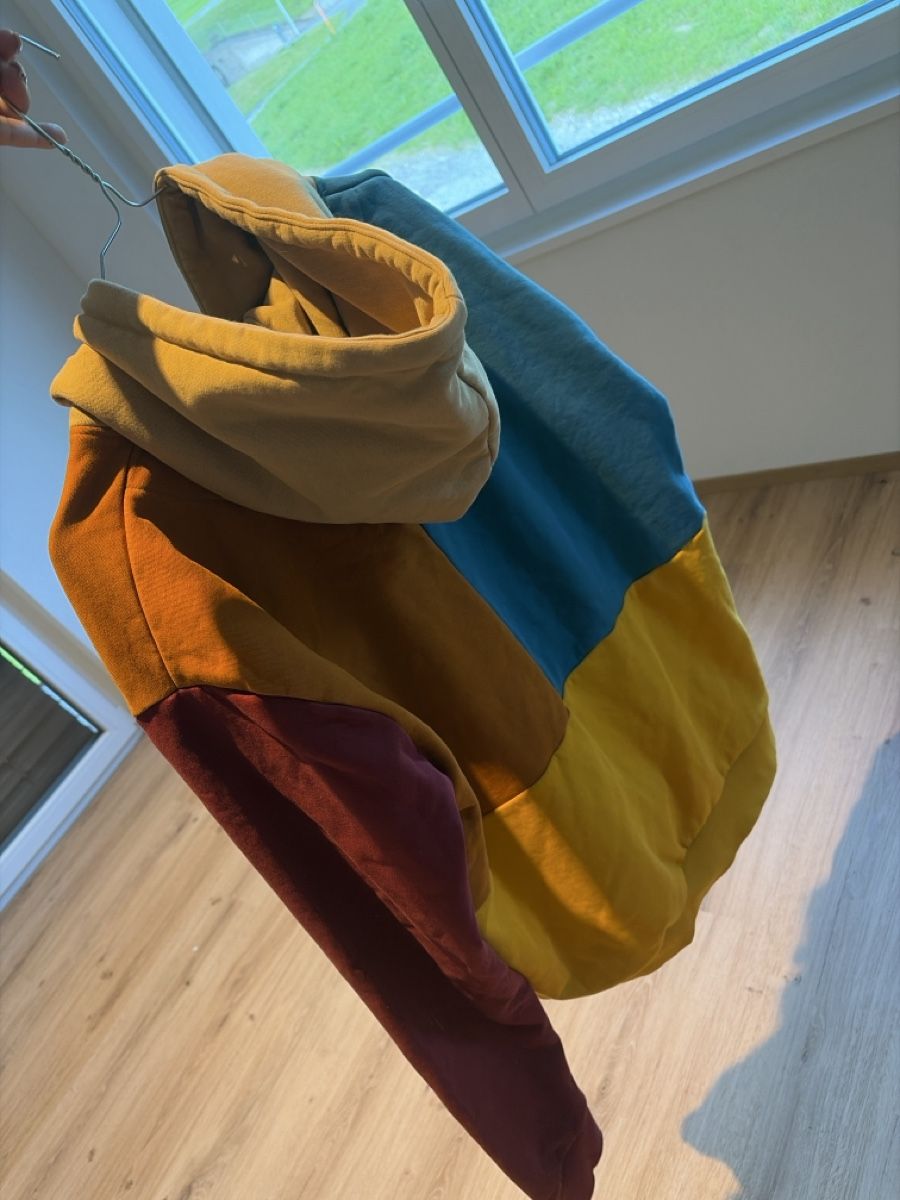 Maglioni & Felpe: Gemusterter Kapuzenpullover Grösse M von Kani – Usato da Vorderthal venduto da Diethelm8853 2