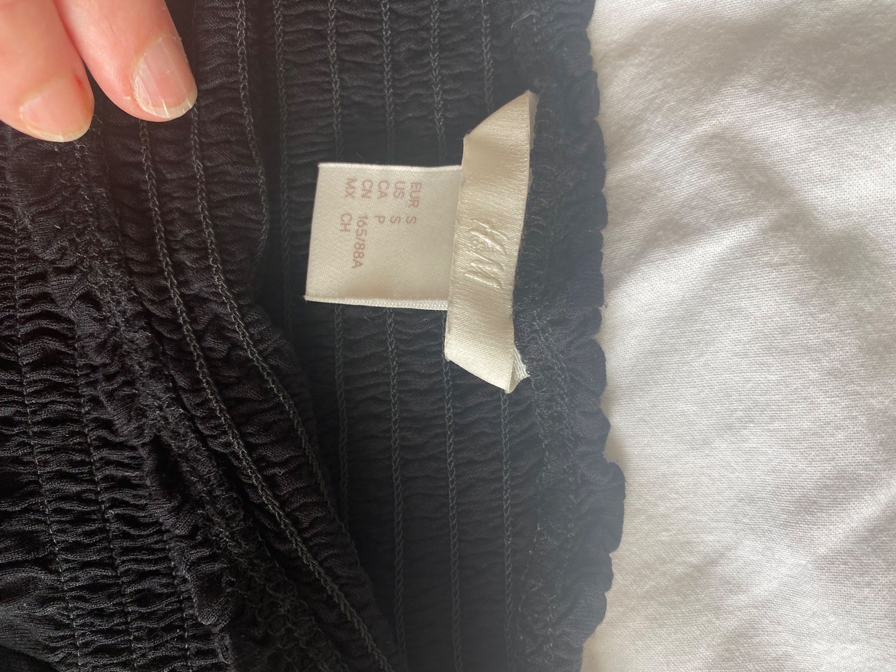 H&M Top: Top noir H&M viscose taille S Boho – Usato da Küssnacht am Rigi venduto da FFKA 1