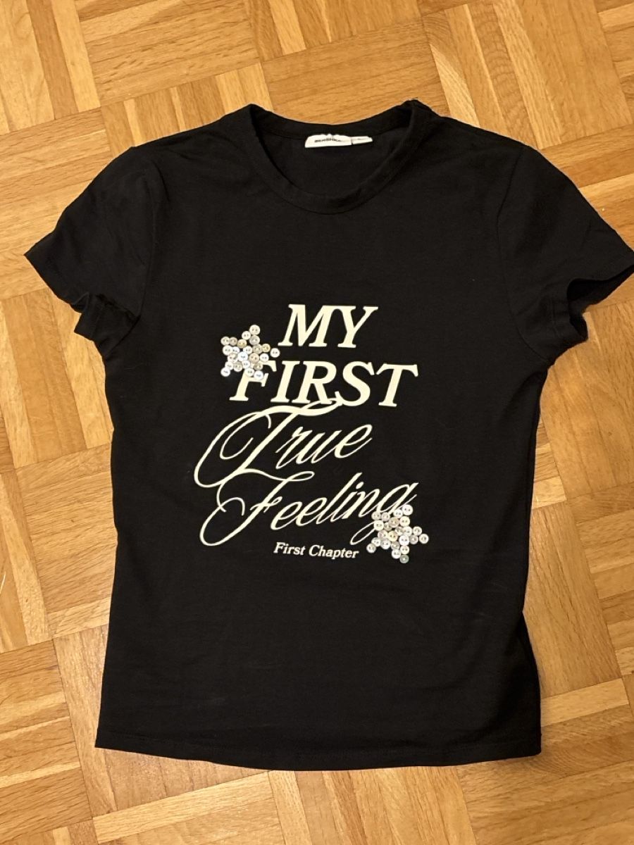 Bershka T-shirt: Modisches Bershka Tshirt – Nuovo (secondo la descrizione) da Solothurn venduto da con_sk82
