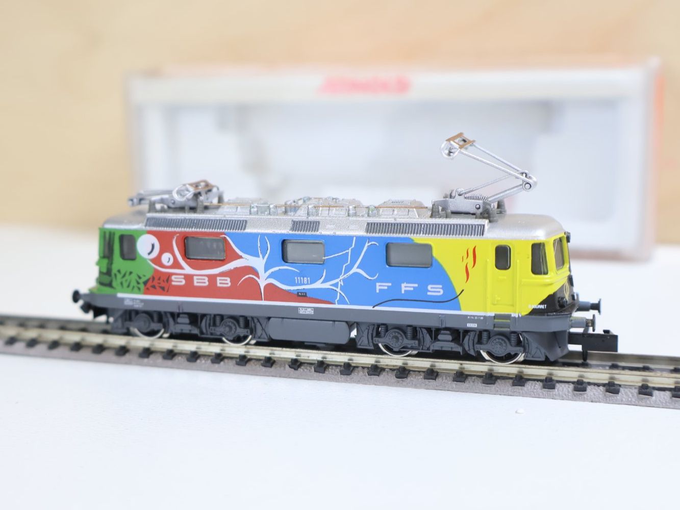 Arnold Modelleisenbahnen: ARNOLD SBB Bourret Re 4/4 E-Lok - Spur N 2407 – Gebraucht aus Winterthur von Monstera