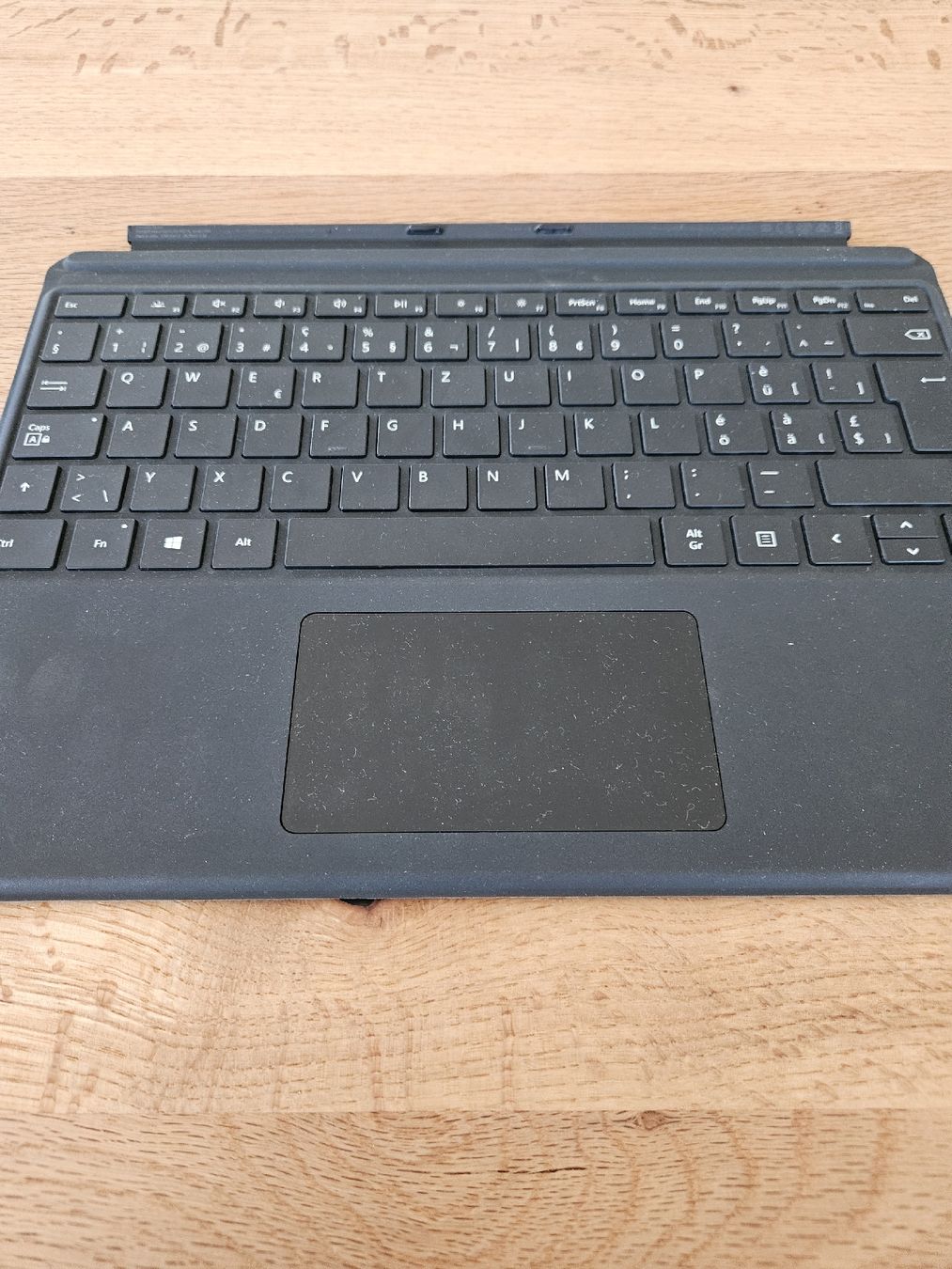 Microsoft Claviers: Surface Tastatur mit CH-Layout – D'occasion à Ernetschwil par PPRL30 1