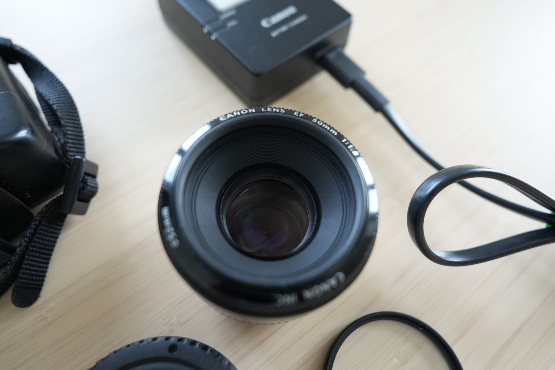 Canon Fotocamera: Canon EOS 550D DSLR Bundle mit viel Zubehör – Usato da Horgen venduto da sim_m5pj 2