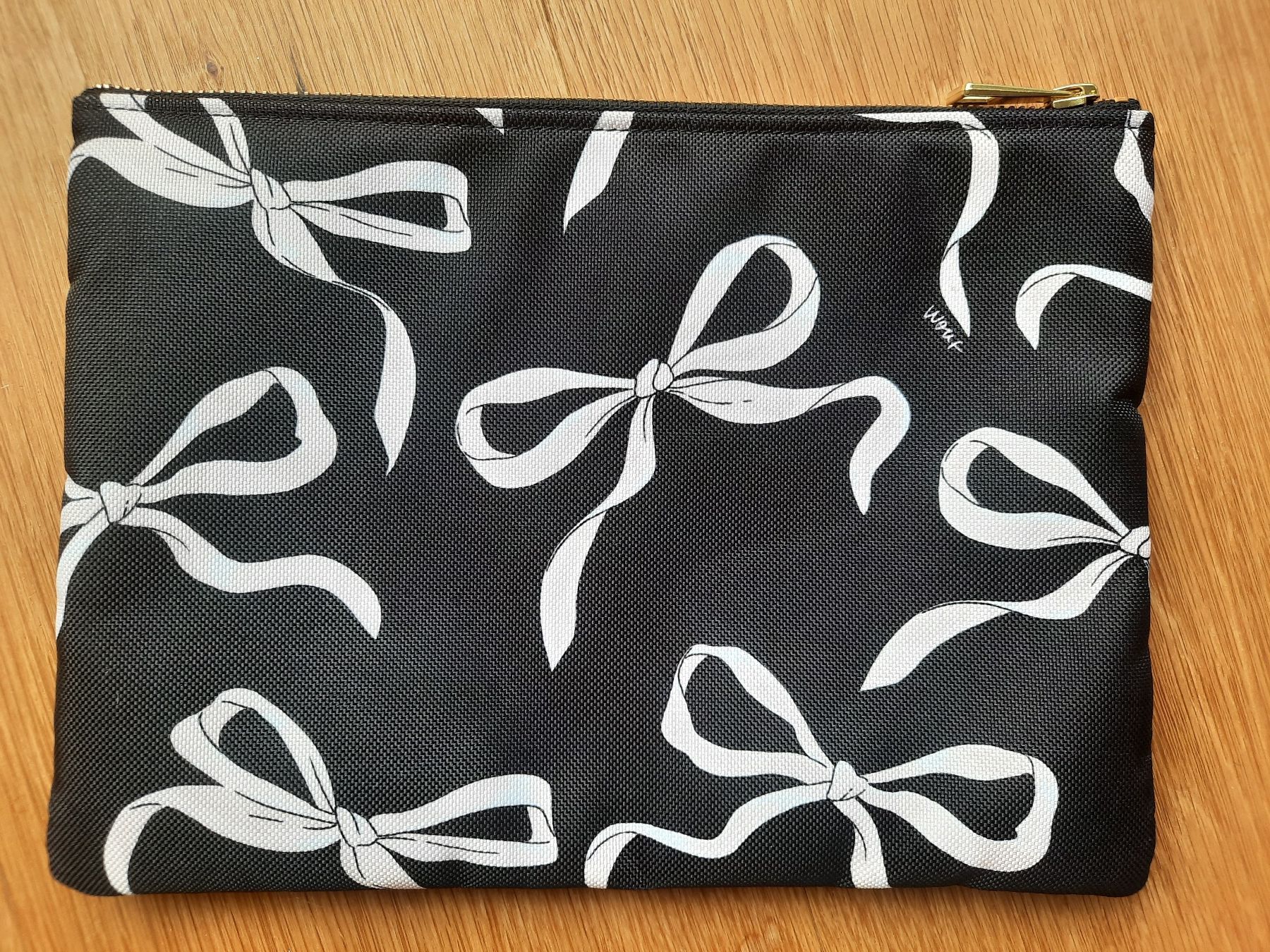 Custodie per cosmetici: Trousse maquillage NOIR à ruban – Nuovo (secondo la descrizione) da La Sarraz venduto da bar_kxt7 1