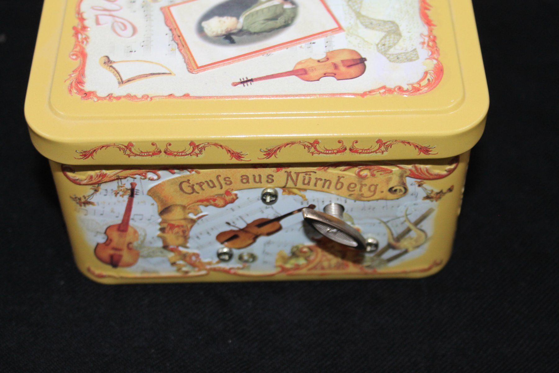 Spieldosen: Spieldose aus Blech – Gebraucht aus Schaan von antikes_und_kurioses 2