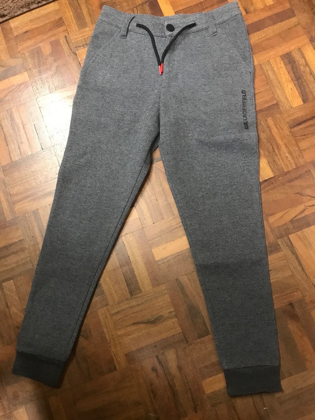 Karl Lagerfeld Pantaloni: Karl Lagerfeld Jogg-Pants Gr 134 – Usato da St. Margrethen SG venduto da kellenbh