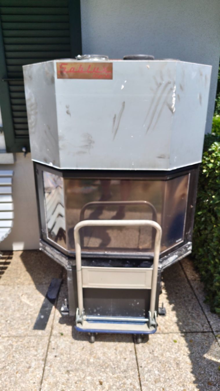 Camini: Excellent insert de cheminée à air pulsé chauffe une maison – Usato da Denges venduto da jon_6ccw