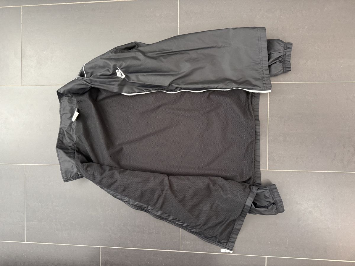 Nike Giacche: Nike Trainingsjacke L – Usato da Adliswil venduto da misdemeanor2 2