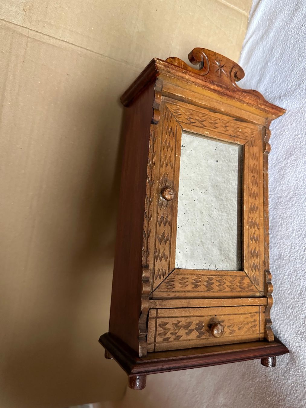 Maisons & Meubles de poupées: Armoire en bois pour maison de poupée – D'occasion à Ste-Croix par mjmg 7