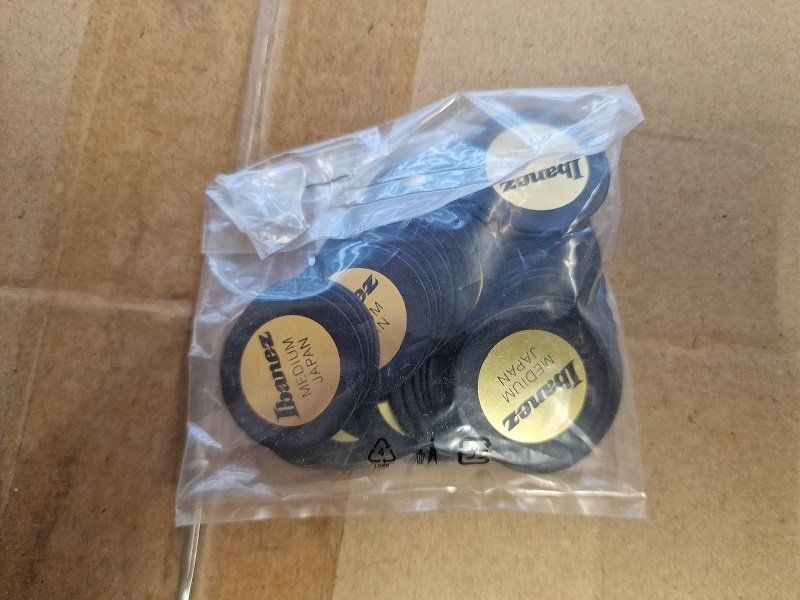 Ibanez Musikinstrumente: Ibanez Picks, Round Shape, Medium, Black 50pcs – Neu und originalverpackt aus Zofingen von Rodeln 1