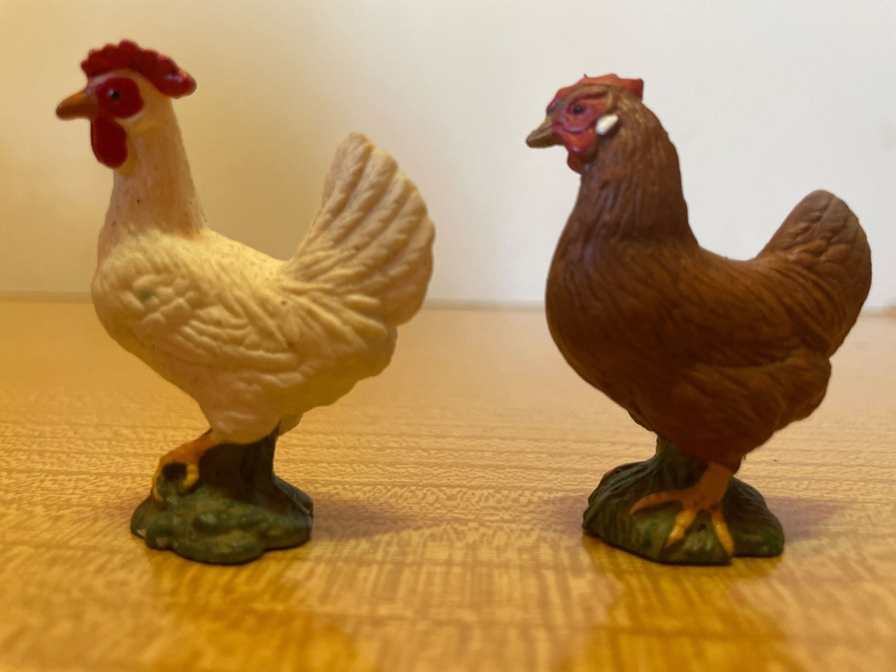 Schleich Statuette: 2 Hühnerfiguren – Usato da Suhr venduto da Daneli7