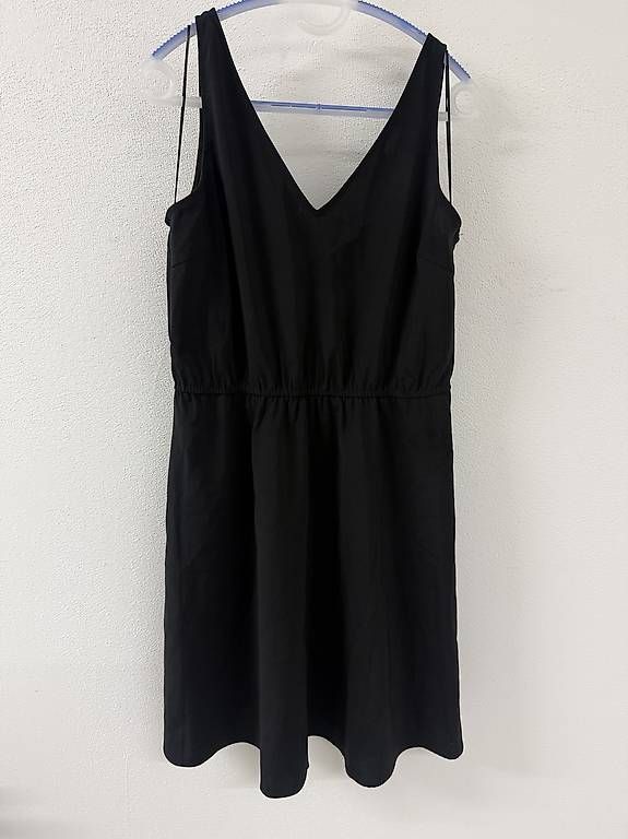 Robes: Vila Schwarzes Kleid, Gr 42 – Neuf avec emballage d'origine à Zürich par mel_v8qp