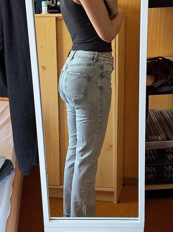 Jeans: Jeans straight gris – Usato da Yvorne venduto da mel_wic 1