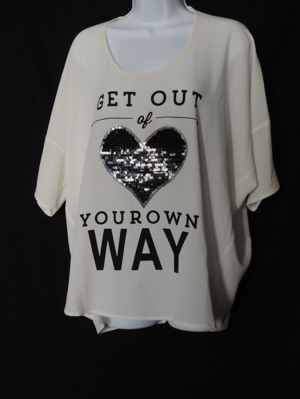 T-shirt: t-shirt blanc avec coeur paillette – Usato da Genève venduto da Axelle333