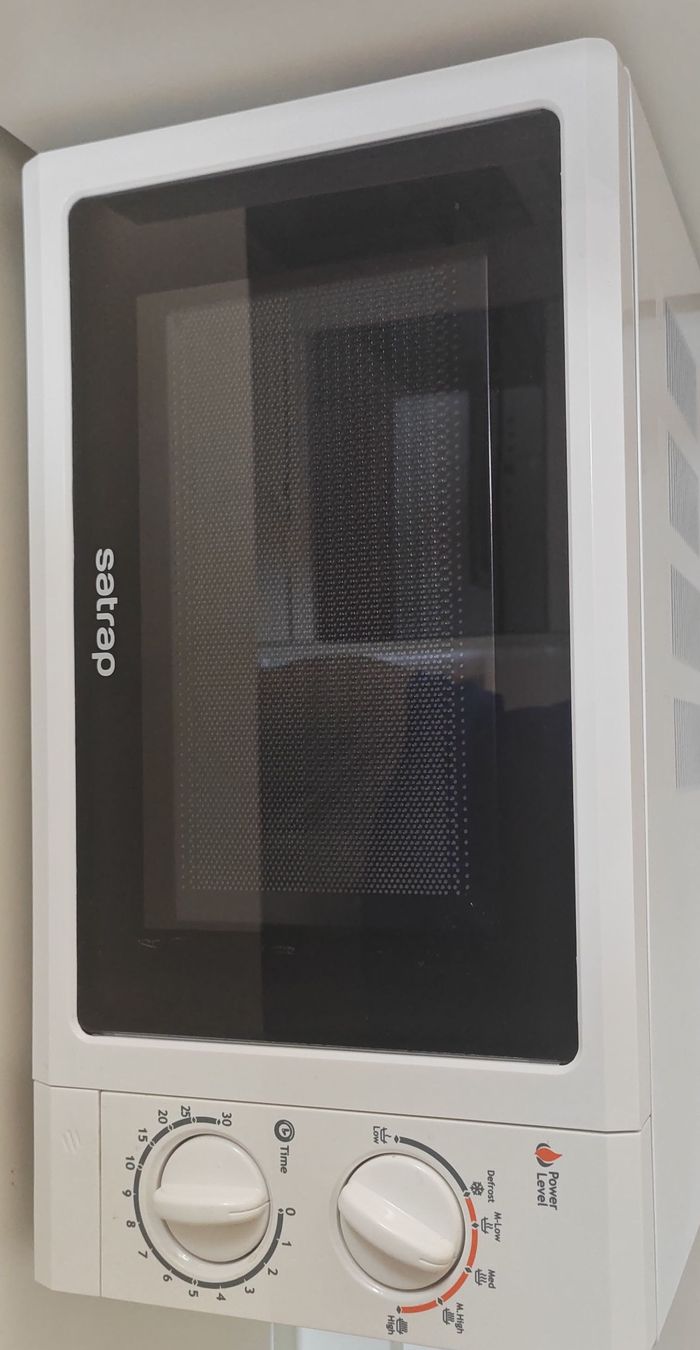 Appareils de cuisine: Satrep Microwave white good condition – D'occasion à Schindellegi par Deladelsen