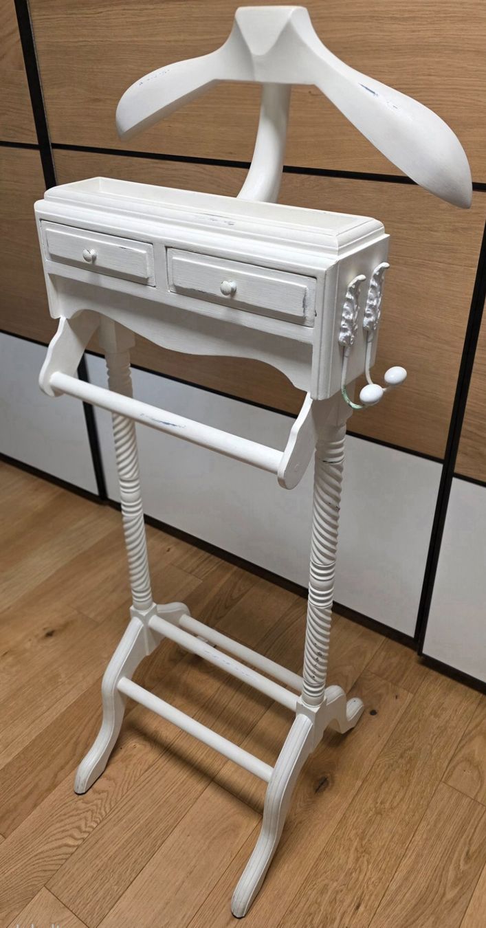 Garderobe: Herrendiener, Shabby Chic mit zwei Schubladen – Gebraucht aus Luzern von Kkud 1