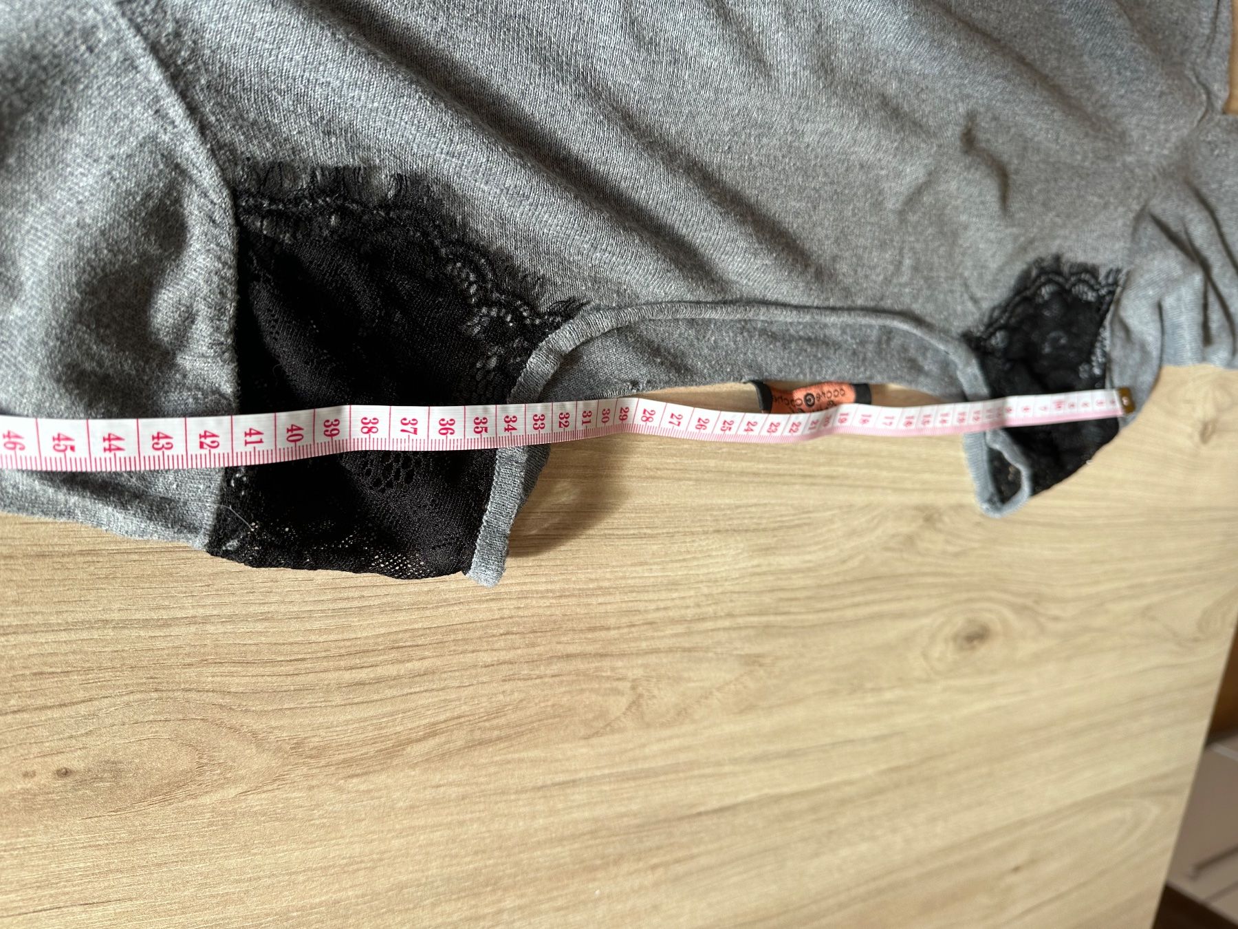 Top: Haut gris – Usato da Lausanne venduto da sou_w9bl 3