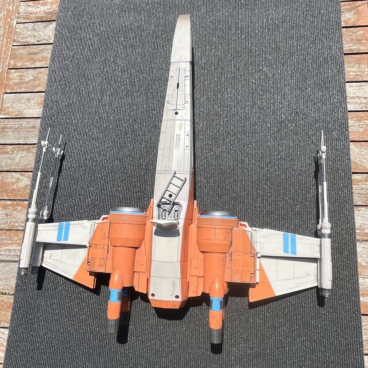 Hasbro Kit di modellismo & Modellini statici: HASBRO Star Wars Poe Damerons X-Wing Fighter – Usato da Küsnacht ZH venduto da hedwig_321 5