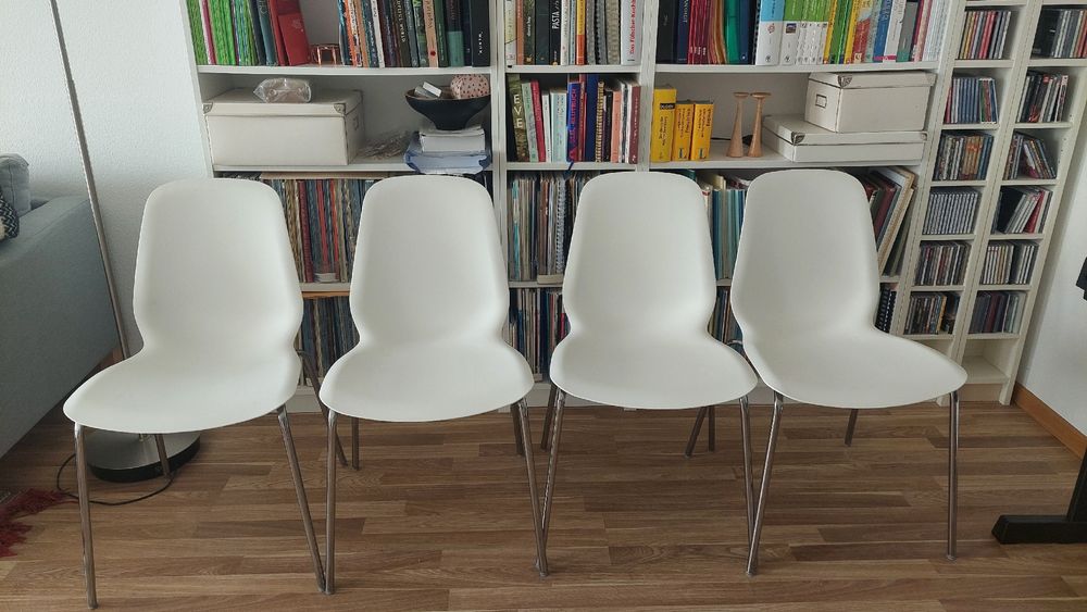 4 weisse Stühle mit Metallbeinen IKEA Kaufen auf Ricardo