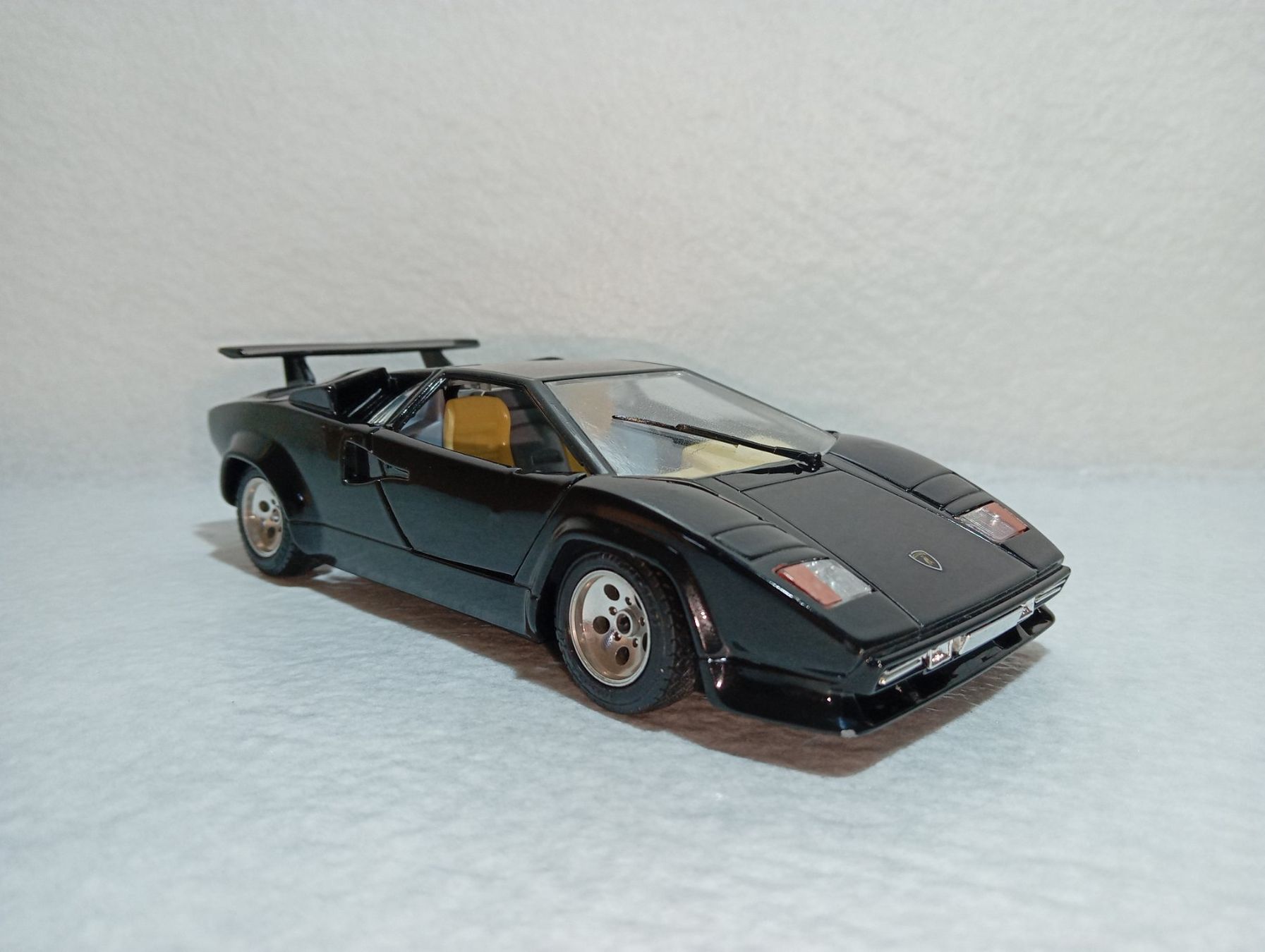 Bburago Modellini d'auto: Lamborghini Countach  1988 – Usato da Huttwil venduto da Secondtrain 1