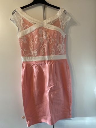 Paper Dolls Kleid - Etuikleid