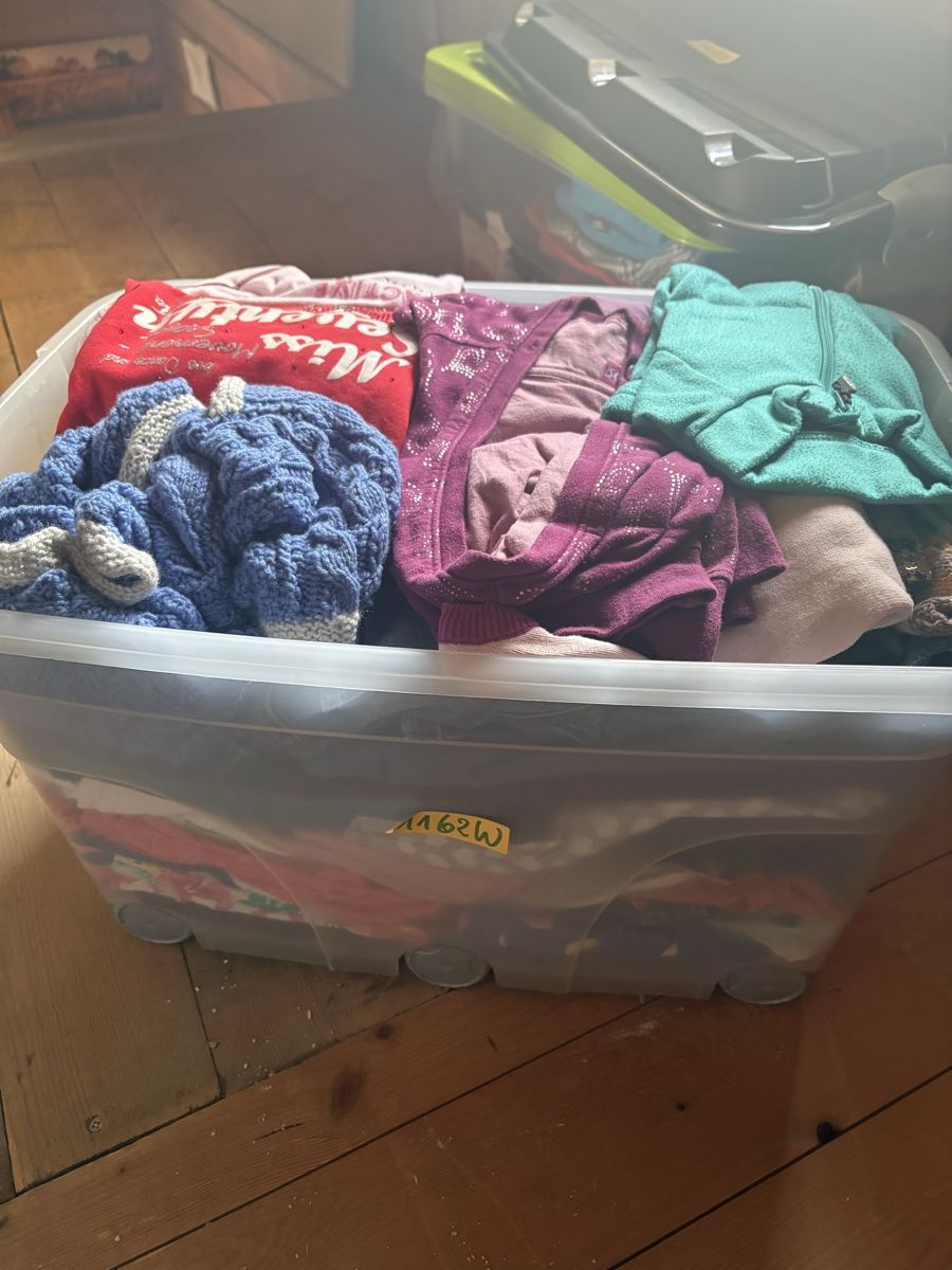 Lotti & Set di vestiti: Mädchenkleiderset Gr 116 mit Box – Usato da Pany venduto da Augustiner1328 1