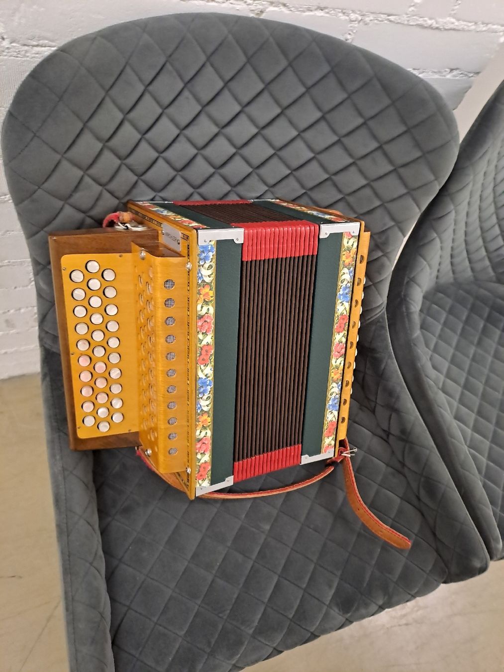Strumenti musicali: schwyzerorgeli ton B wie neu – Usato da Villeneuve venduto da BibiVintage
