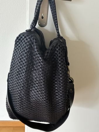Ledertasche, Marke: Errelleventidue, Schwarz,geflochten