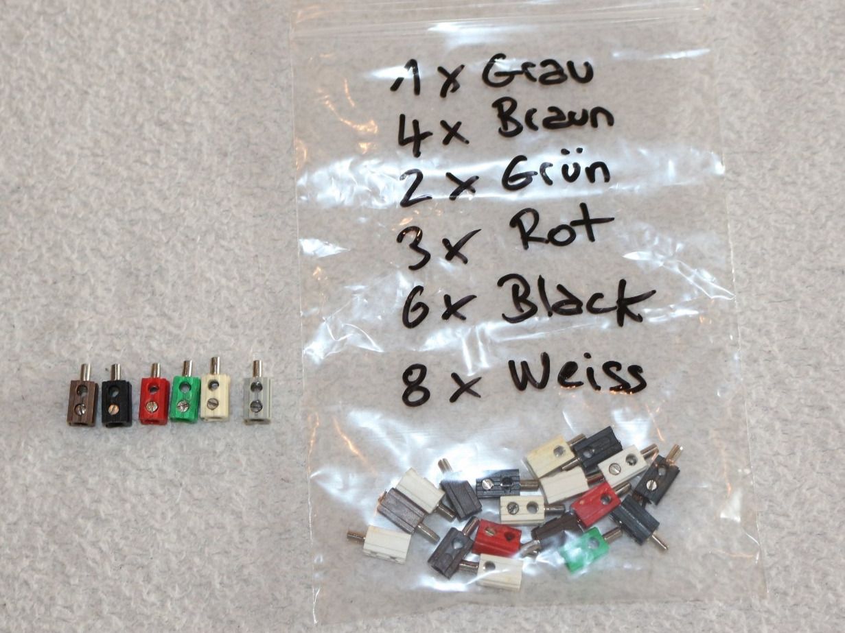 Modelleisenbahnen: H0 Steckers mit Querloch - Set mit 25 Stk. spezielle Version – Gebraucht aus Roveredo GR von  2
