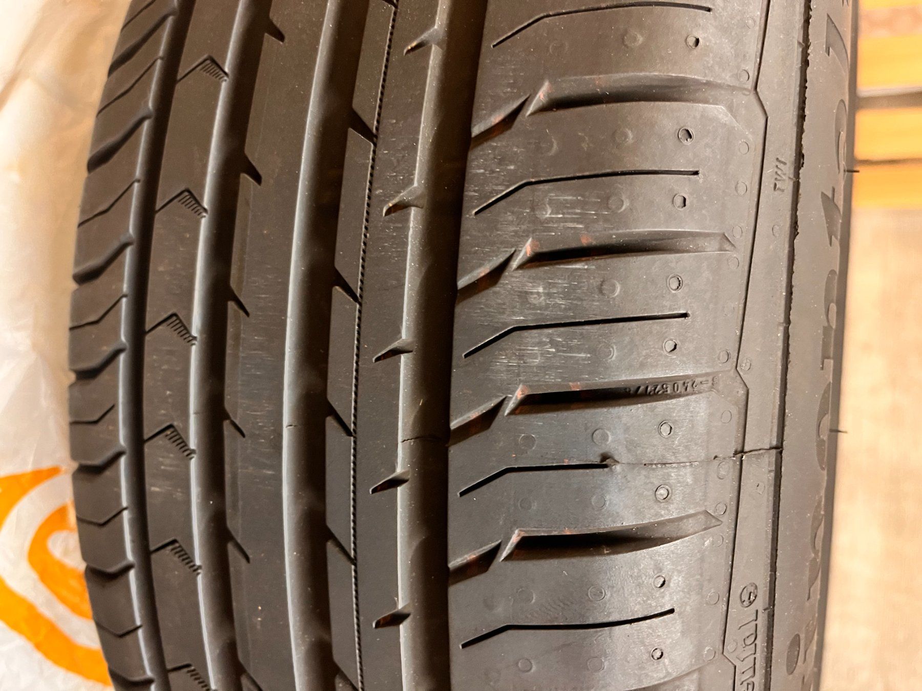 Continental Pneumatici & Ruote complete: Continental 225/65 R17 Sommerrefien – Usato da Glattpark(Opfikon) venduto da AlizCser 5