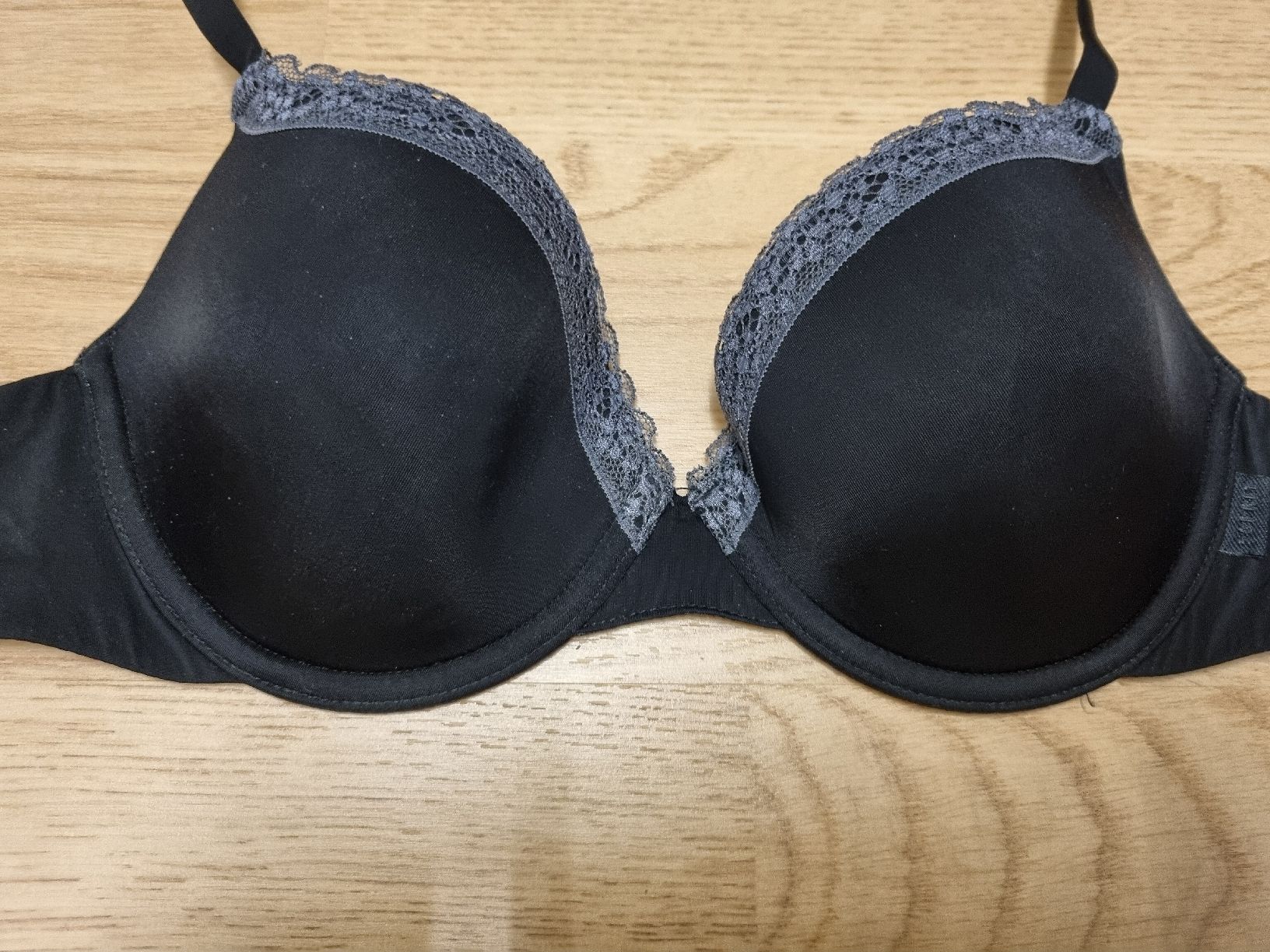 Esprit Sonstige Unterwäsche: Esprit Damen BH schwarz Grösse 75A  – Gebraucht aus Kollbrunn von Tinchjen 1