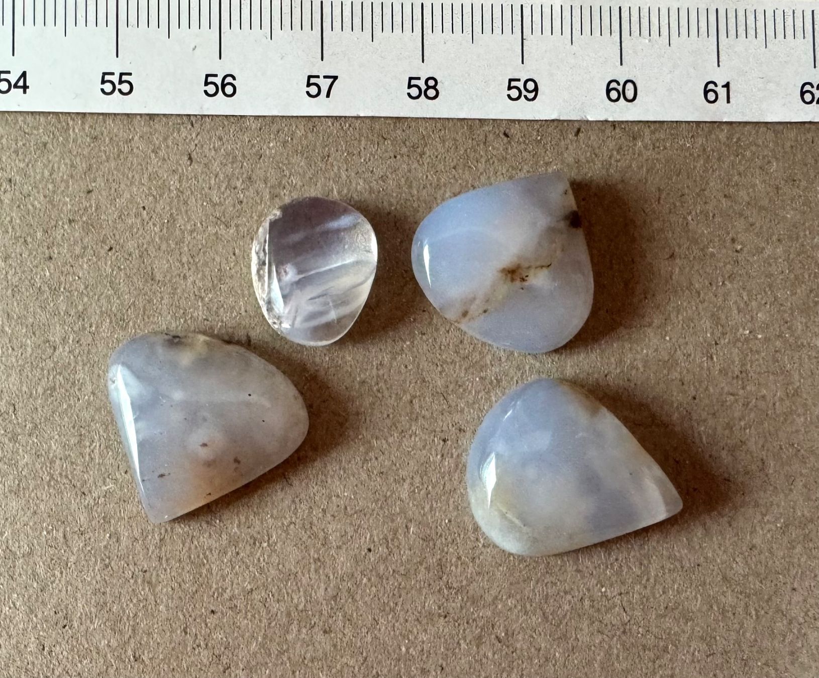 Pietre preziose: Calzedon.  Cabochons  top Sammlung.  wunder  schön poliert – Nuovo e nell'imballaggio originale da Leuggern venduto da gemshow 2