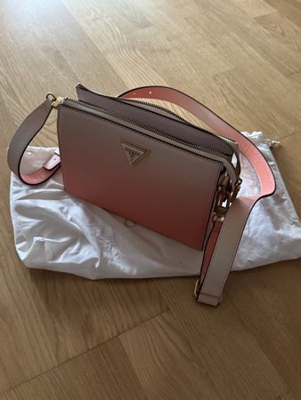 Guess Umhängetasche rosé-pink Farbverlauf Sommer Tasche ☀️