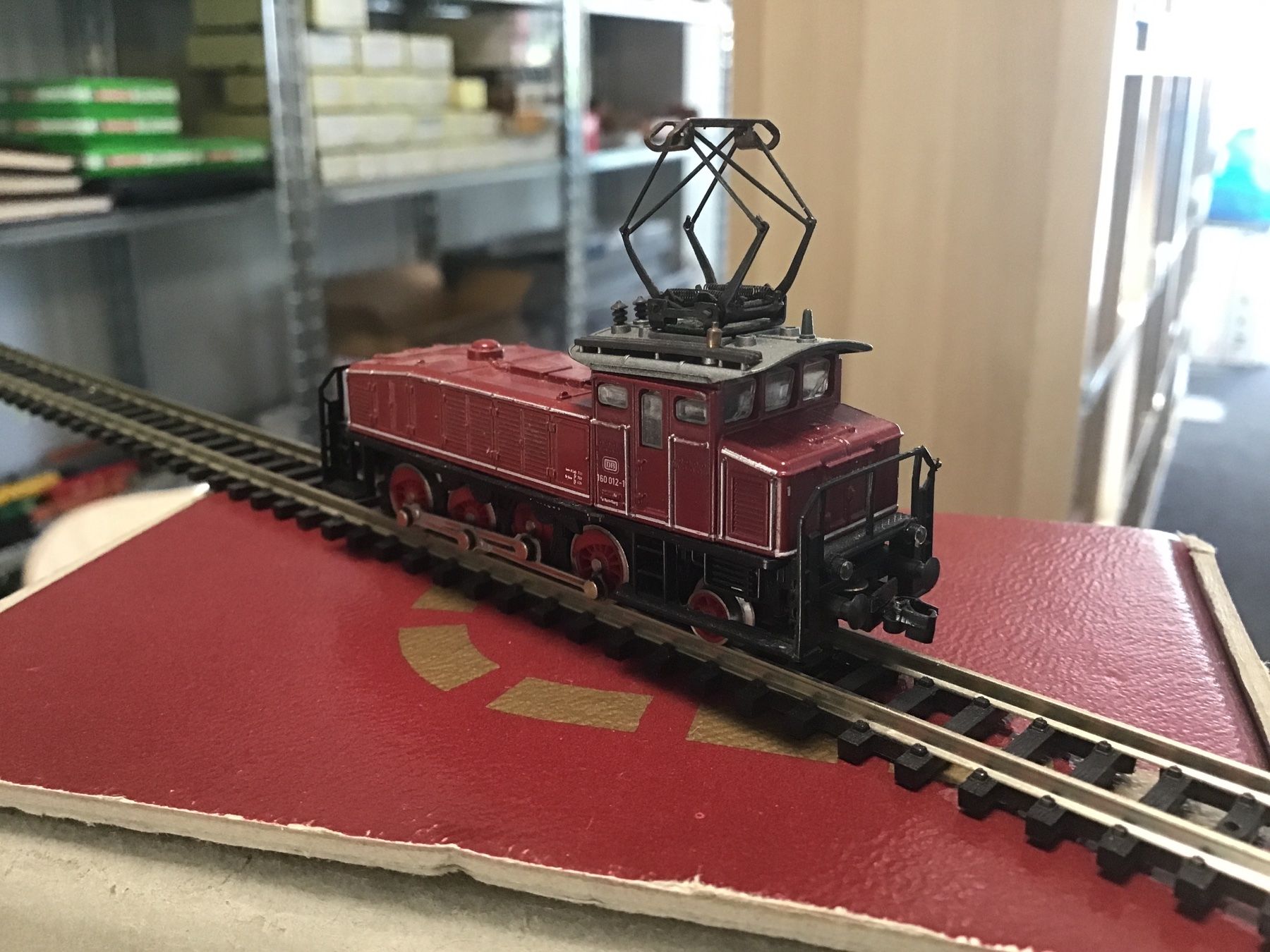 Roco Modelleisenbahnen: ROCO SPUR N E-Lok rot – Gebraucht aus Männedorf von Spezial-Modelle 1