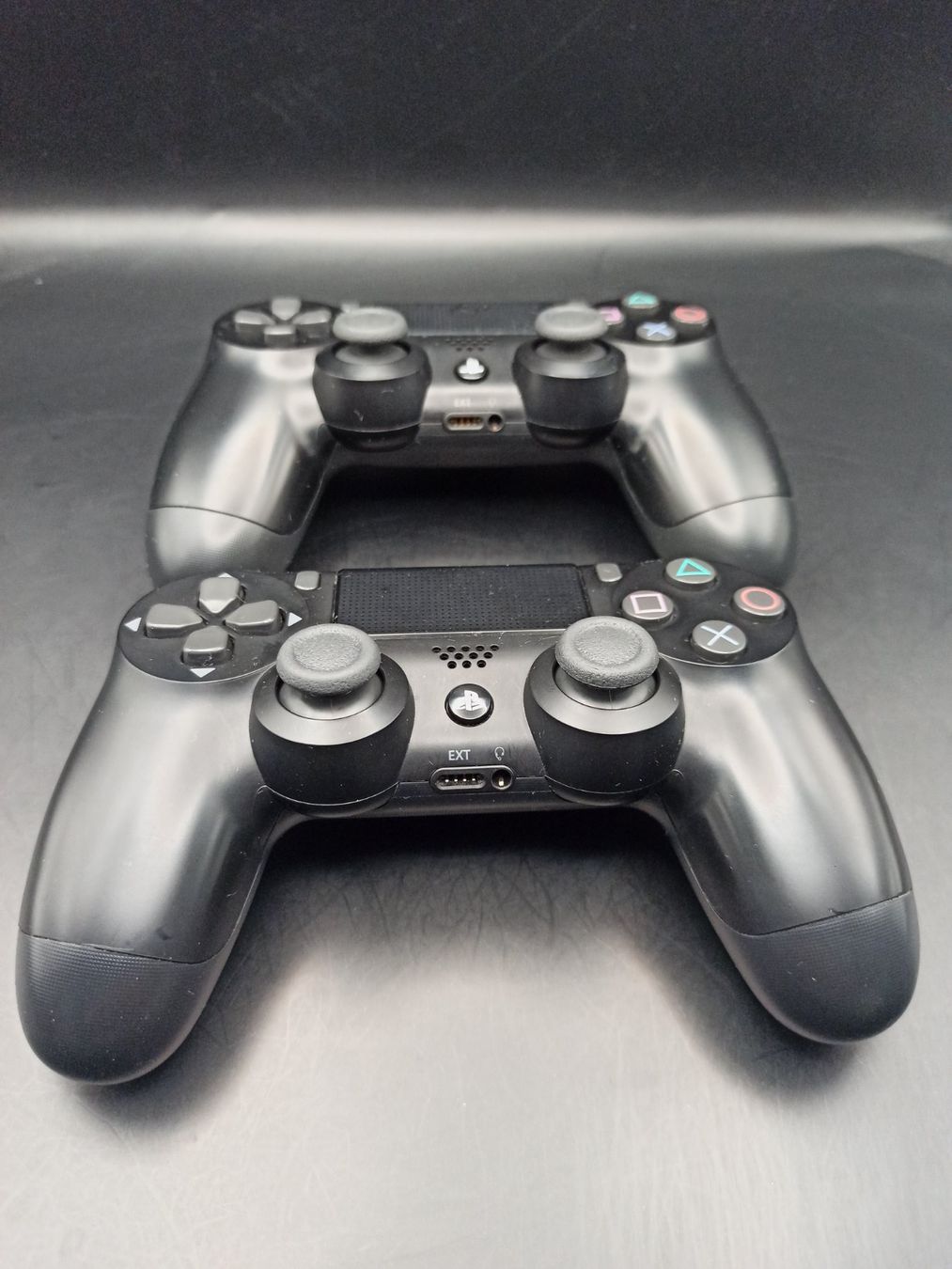 Controller: 2 x Original Controller Sony PS4 Wireless DualShock 4 V2 – Usato da Oberweningen venduto da mar_87mx