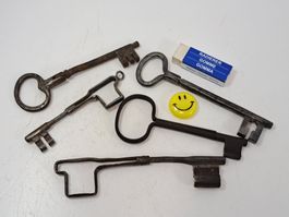 5 schöne antike Klapp Schlüssel, Eisen (LOT1416#TBS1)