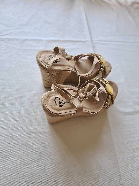Scarpe da donna: sandales femme – Usato da La Croix (Lutry) venduto da azzura01 1