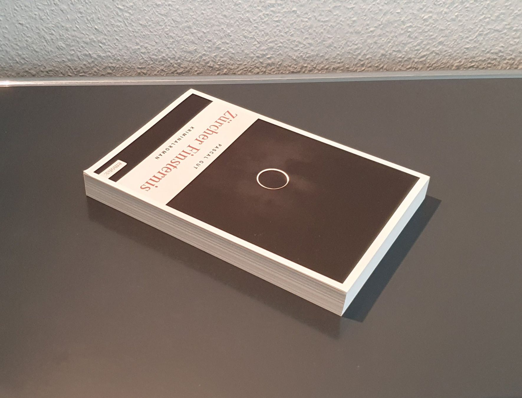 Livres: Zürcher Finsternis von Pascal Gut – D'occasion à Dübendorf par Povo 3