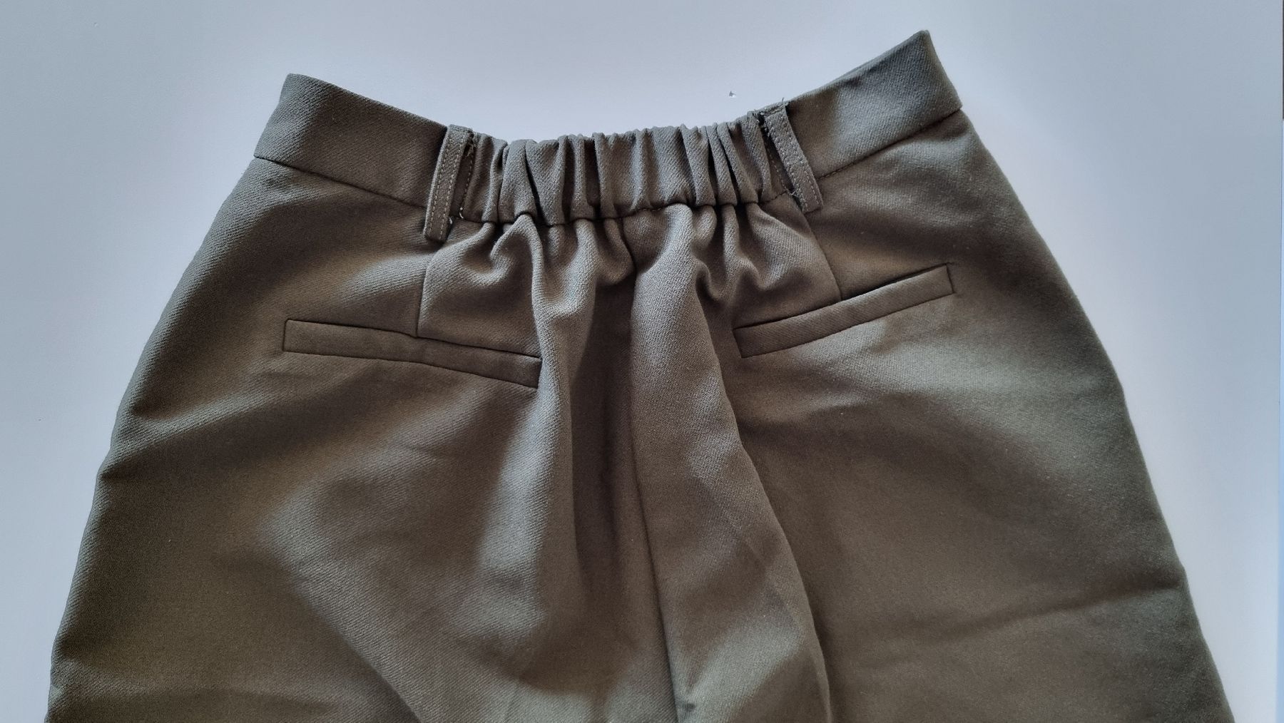 Pantaloni: Sommer Shorts Khaki Gr. 36 – Usato da Balgach venduto da Patty04 2