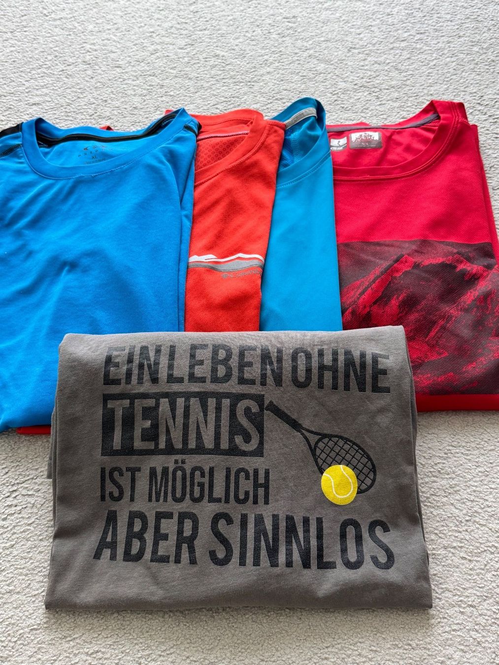 T-shirt: Tennis T-Shirt – Usato da Au ZH venduto da amr_qc67