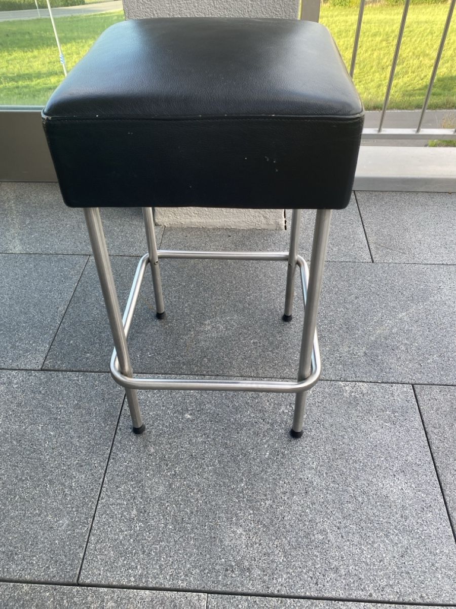 Tabourets: Black bar stool with metal frame – D'occasion à Oberrieden par rroane2