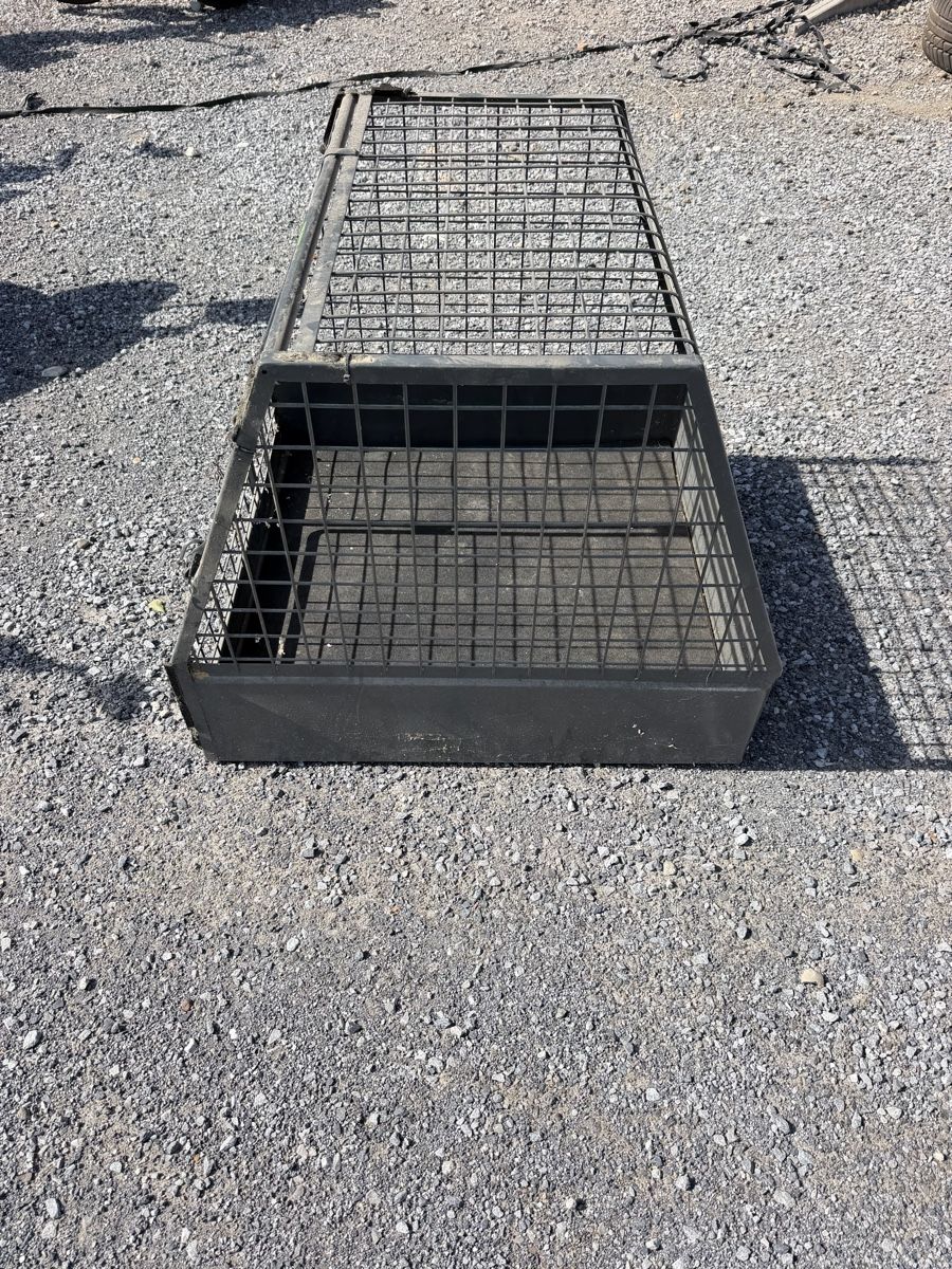 Meiko Gabbie, trasporto & Sicurezza: Transportbox Hund Metall – Usato da Windlach venduto da herwig