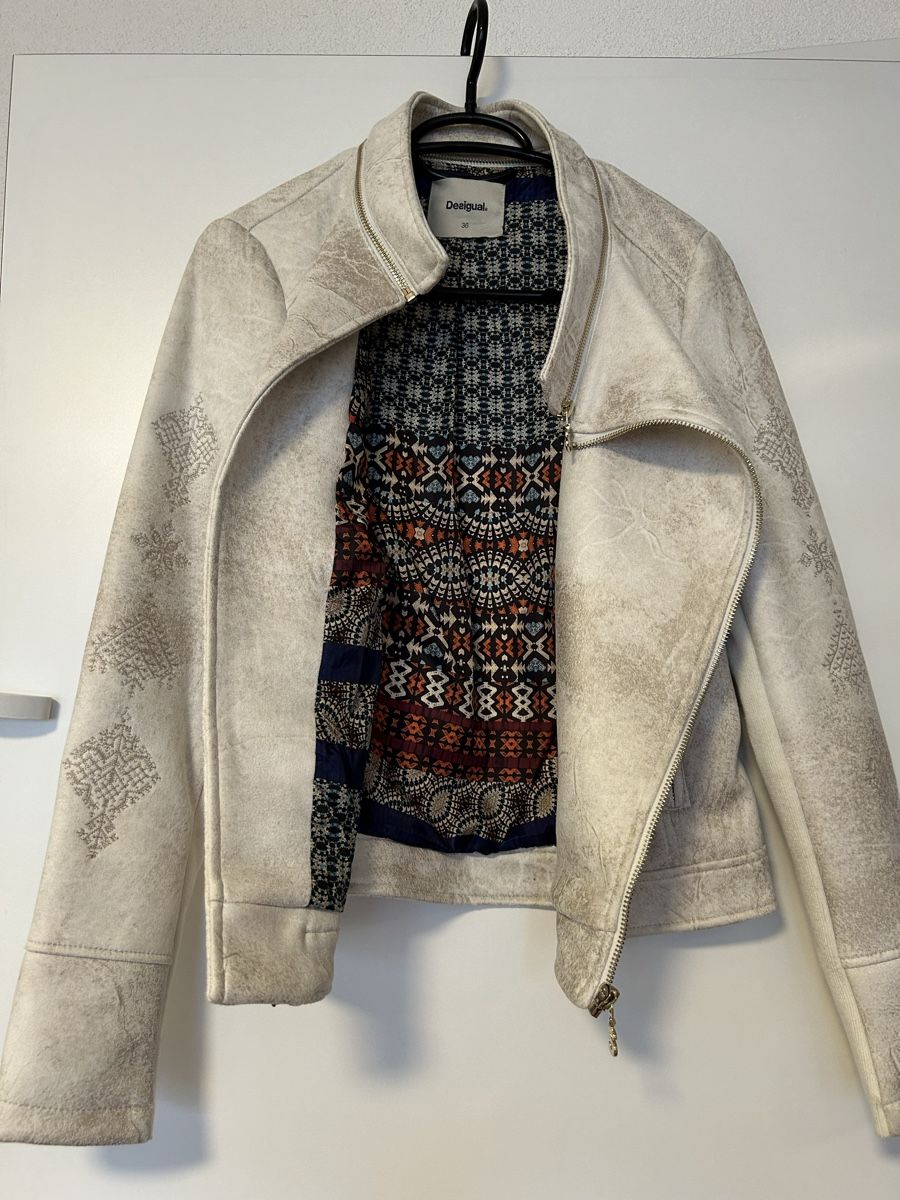 Desigual Jacken: Giacca in pelle Desigual – Gebraucht aus Tenero von Laura-Pedu 1