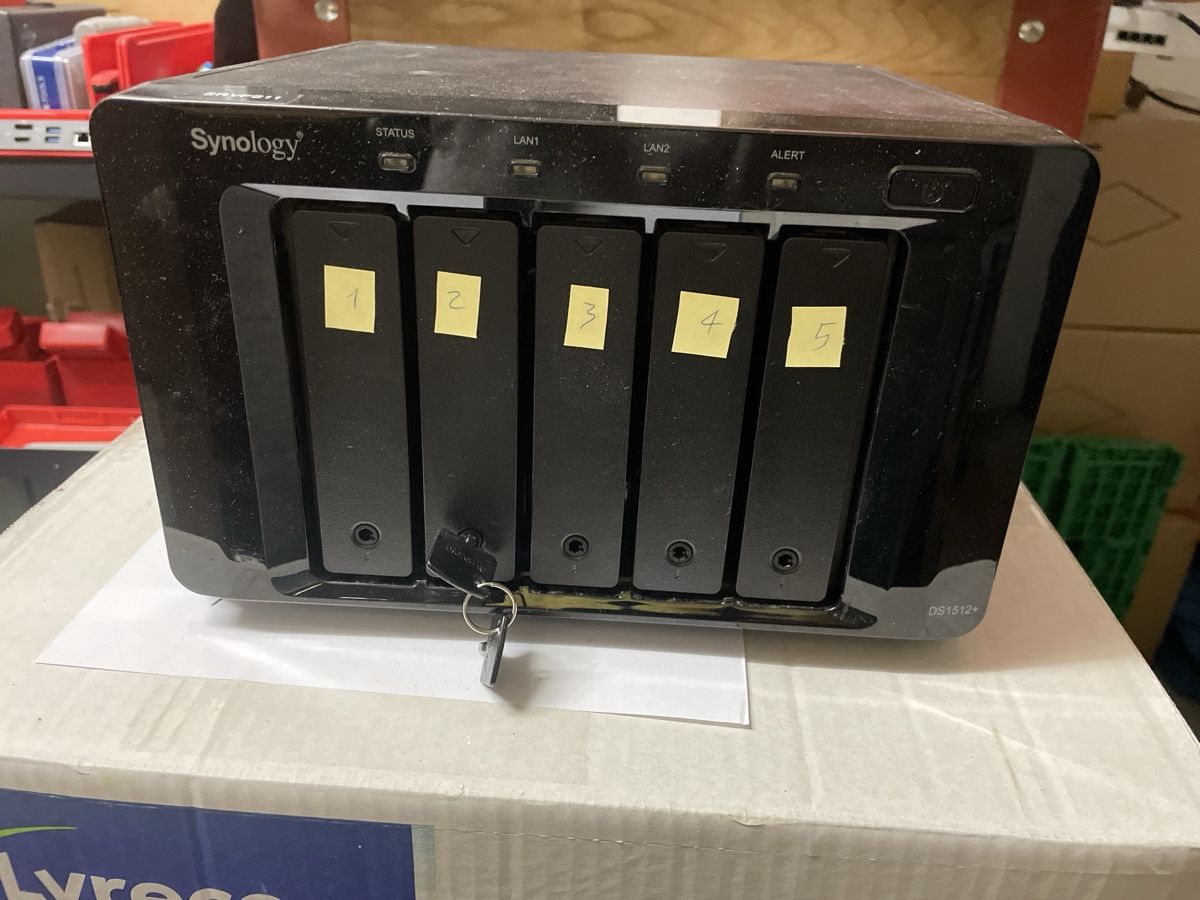 Synology Server: NAS Server Synology DS1512+ ungetestet  – Difettoso da Abtwil SG venduto da Kueng.MultiOutlet