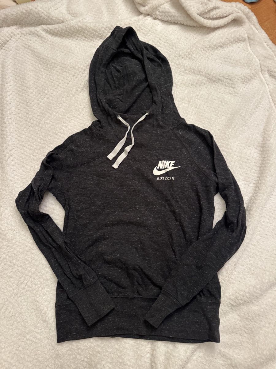 Nike Maglioni & Felpe: Nike Kapuzenpullover – Usato da Basel venduto da Giu_giu 1