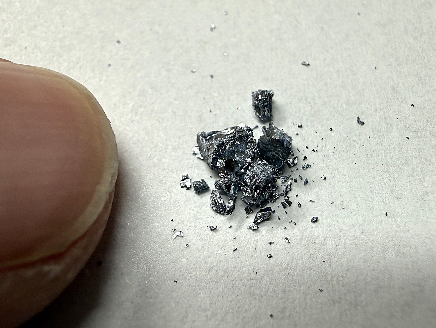 Metalli preziosi: Osmium, Bruchstücke; 0,5 g – Nuovo (secondo la descrizione) da Lützelflüh-Goldb venduto da Elementis 1